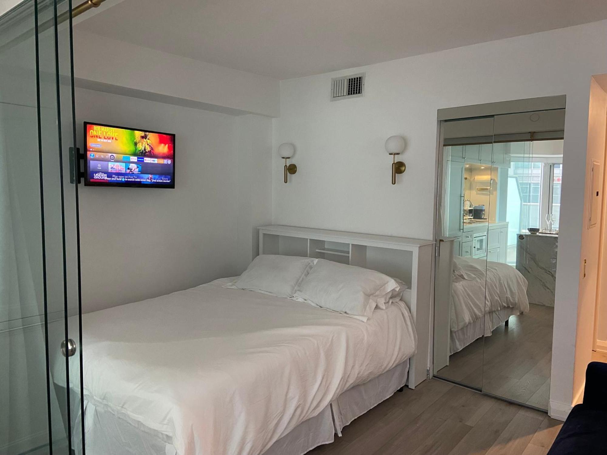 Yorkville Terrace Hotel *