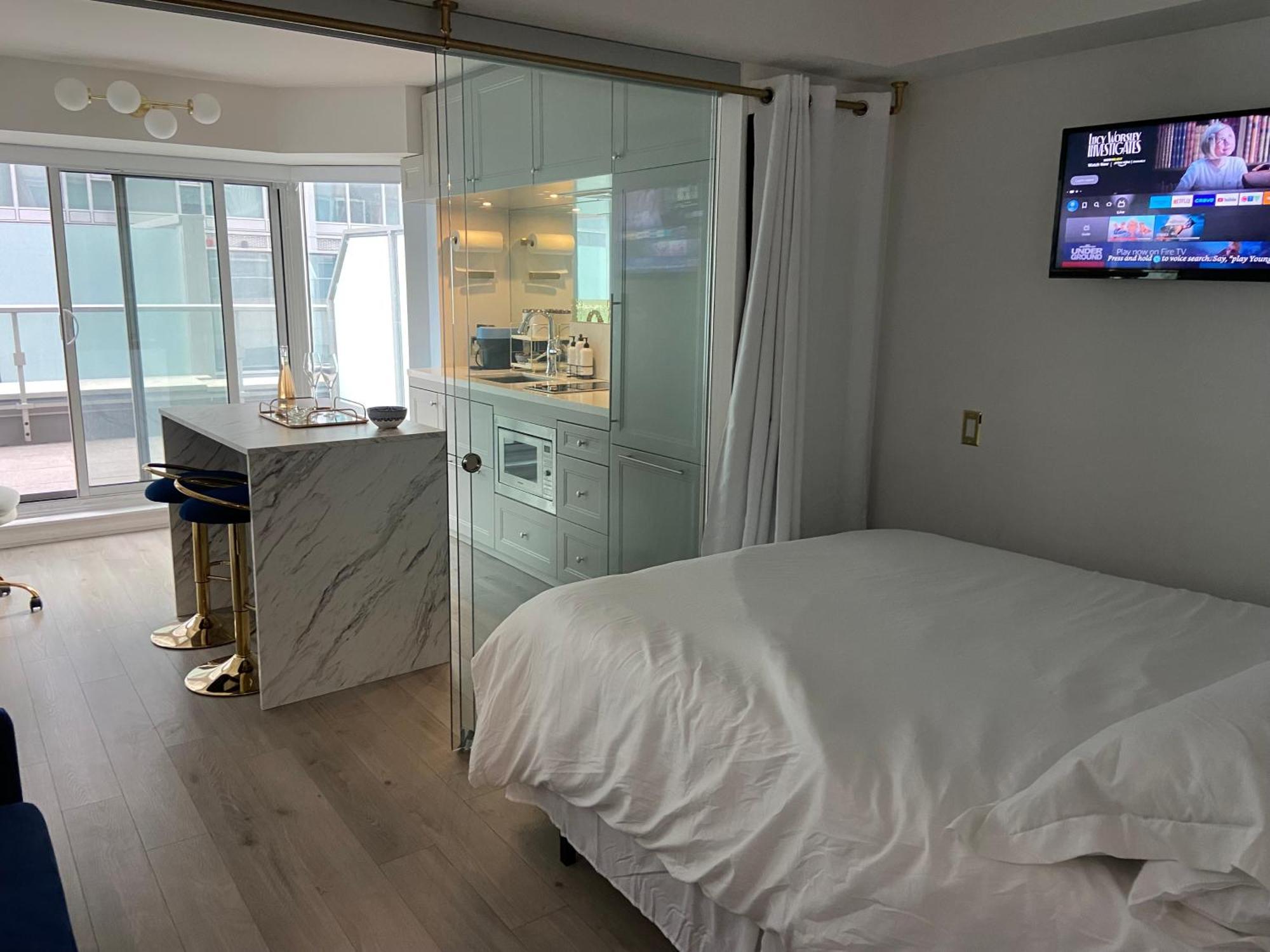 Yorkville Terrace Hotel *
